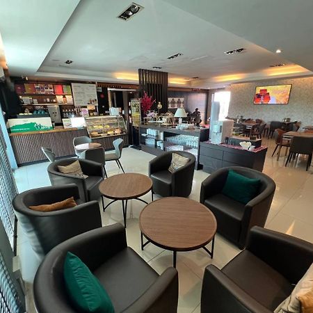 Hotel De Leon Lahad Datu Extérieur photo