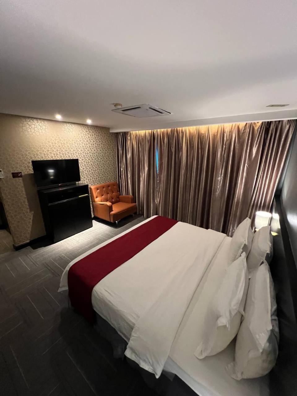 Hotel De Leon Lahad Datu Chambre photo