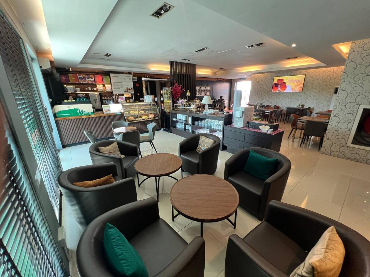 Hotel De Leon Lahad Datu Extérieur photo